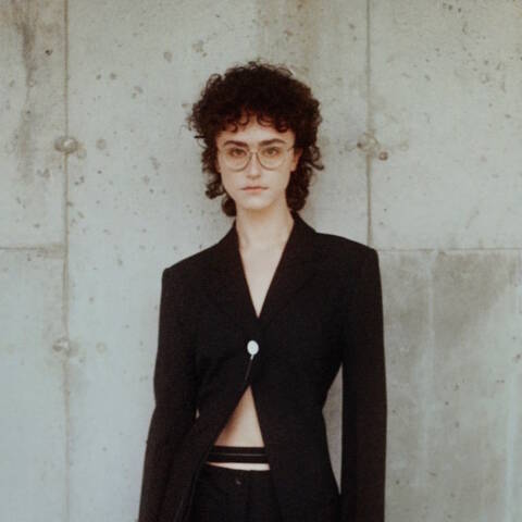 Η Έλα Έμχοφ, κόρη της Κάμαλα χάρις, ντεμπούταρε στην πασαρέλα