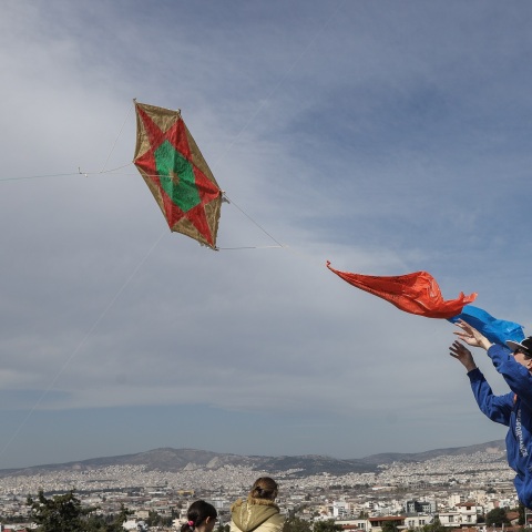 Ξεκινά η φετινή Αποκριά εν μέσω lockdown λόγω κορωνοϊού, ενώ πλησιάζει Τσικνοπέμπτη. Αναλυτικά οι επόμενες αργίες και τα τριήμερα του 2021 