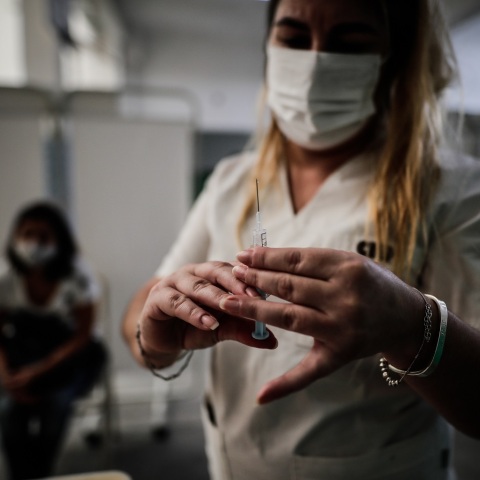 Σκάνδαλο στην Αργεντινή: Παραιτήθηκε μετά την κατακραυγή ο υπουργός Υγείας, που κανόνιζε φίλοι και VIP να εμβολιαστούν για τον νέο κορωνοϊό εκτός σειράς 