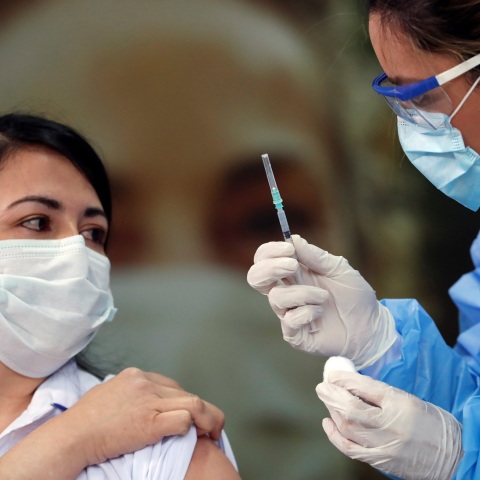 Κορωνοϊός: Σύμφωνα με επίσημες πηγές του Γαλλικού Πρακτορείου, περισσότερες από 200 εκατομμύρια δόσεις εμβολίων έχουν χορηγηθεί παγκοσμίως