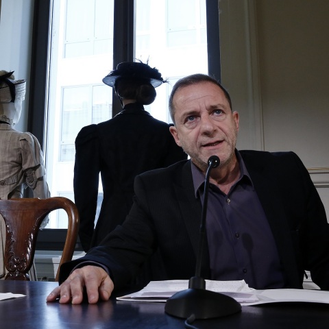 Υπόθεση Δημήτρη Λιγνάδη: Στα χέρια της αστυνομίας βρίσκεται πλέον ο ηθοποιός - σκηνοθέτης μετά το ένταλμα σύλληψης σε βάρος του. Τι προηγήθηκε, τι ακολουθεί.