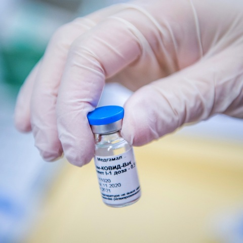 «Απογειώνεται» η παραγωγή του Sputnik V στη Ρωσία, ενώ εγκρίθηκε και τρίτο εμβόλιο κατά του κορωνοϊού – τον Μάρτιο θα διατεθούν οι 120.000 πρώτες δόσεις 