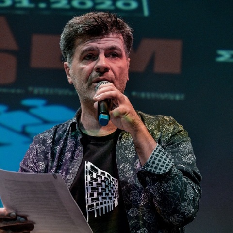 Ο τραγουδοποιός Φοίβος Δεληβοριάς