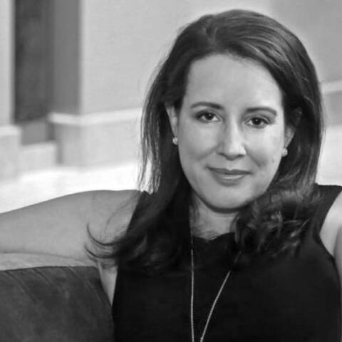 Η συγγραφέας των βιβλίων Μπρίτζερτον, Τζούλια Κουίν