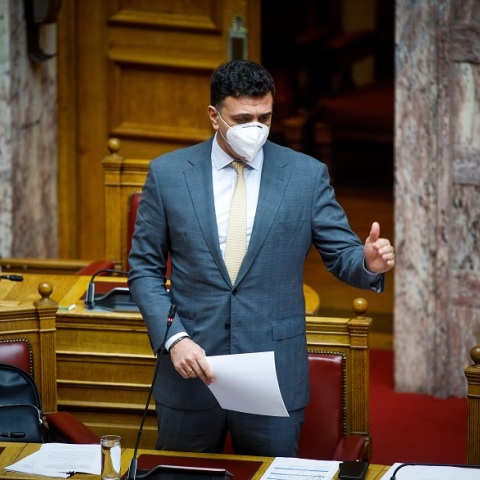 Ο υπουργός Υγείας, Βασίλης Κικίλιας στη Βουλή