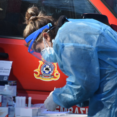  ΝΑΥΠΛΙΟ-23/2/2021-Rapid test (drive through) για τον περιορισμό της διασποράς του κορωνοϊού πραγματοποίησε κλιμάκιο της ΚΟΜΥ Αργολίδας στο Δήμο Ναυπλιέων Η εξέταση πραγματοποιήθηκε επι της 25ης Μαρτίου, μπροστά από την Π.Υ. Ναυπλίου