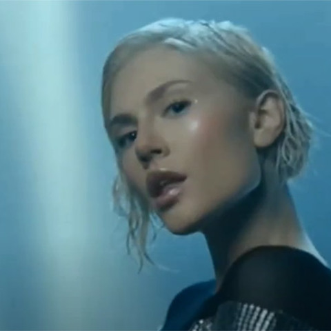 «El Diablo» («Ο Διάβολος) με ερμηνεύτρια την Έλενα Τσαγκρινού