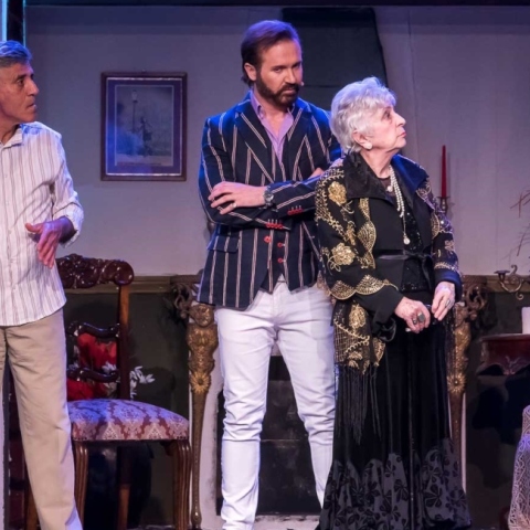 Στιγμιότυπο από τη θεατρική παράσταση «Γοργόνες και Μάγκες»