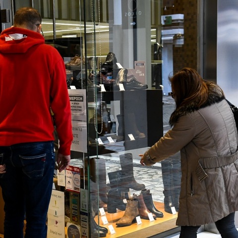 Στιγμιότυπο από τη λειτουργία καταστημάτων με click away 