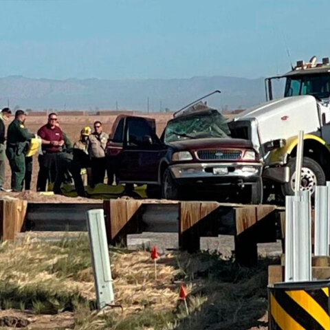 Στην Καλιφόρνια, κοντά στα σύνορα με το Μεξικό, νταλίκα συγκρούστηκε με SUV, μέσα στο οποίο επέβαιναν 27 άνθρωποι