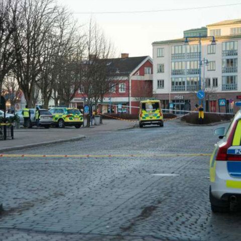 Επίθεση με μαχαίρι στη Σουηδία - Περιπολικά στην πόλη Βετλάντα