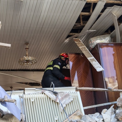 Μέρος σπιτιού γκρεμίστηκε μετά τον σεισμό στην Ελασσόνα