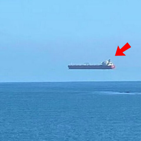 «Ιπτάμενο» πλοίο στην Κορνουάλη - Η οπτική οφθαλμαπάτη που έγινε viral