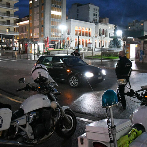 Lockdown - Μέτρα - Νυχτερινή απαγόρευση κυκλοφορίας: Έλεγχοι της Αστυνομίας στην Πάτρα