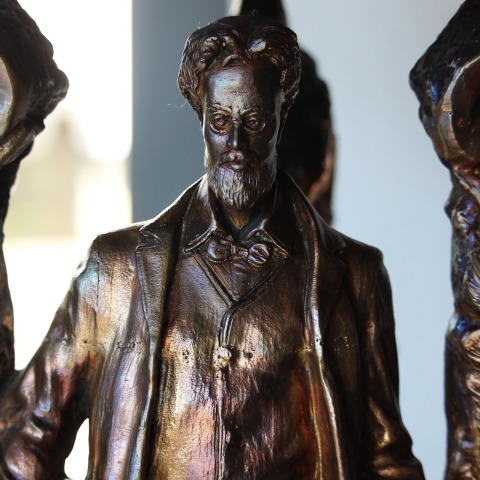 Γλυπτό που απεικονίζει τον συγγραφέα Άντον Τσέχωφ