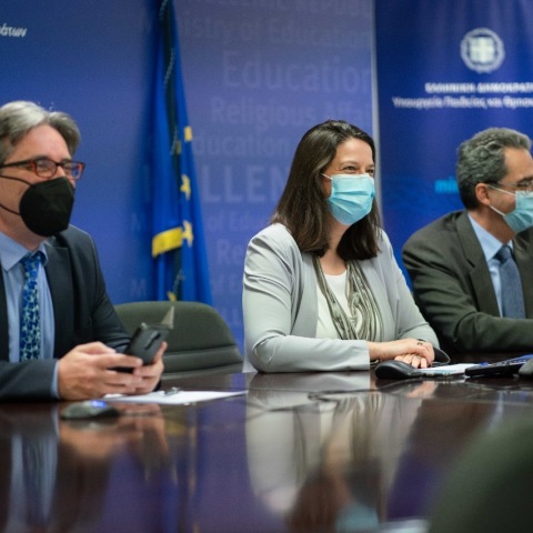 Η υπουργός Παιδείας, Νίκη Κεραμέως, κατά τη διάρκεια της τηλεδιάσκεψης