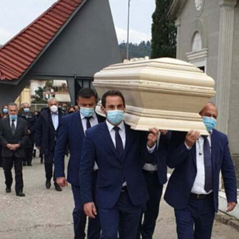 Έλλη Διβάνη: Στα Τρίκαλα τελέστηκε η κηδεία της 33χρονης