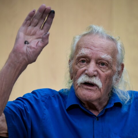 Μανώλης Γλέζος 