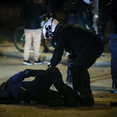Τραυματισμένος αστυνομικός της ομάδας «ΔΡΑΣΗ» στα επεισόδια στη Νέα Σμύρνη