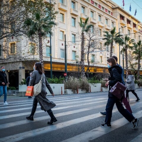 Πολίτες στην Αθήνα κατά την διάρκεια του lockdown