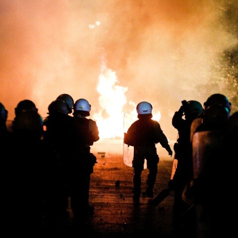 Στιγμιότυπο από τα σοβαρά επεισόδια στη Νέα Σμύρνη 