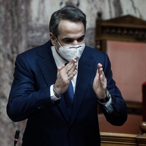 Ο Κυριάκος Μητσοτάκης απαντά σε επίκαιρη ερώτηση του Αλέξη Τσίπρα από το βήμα της Βουλής