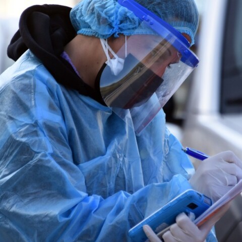 Κλιμάκιο ΕΟΔΥ διενεργεί τεστ κορωνοϊού