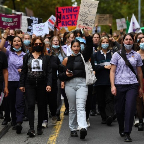 Δεκάδες χιλιάδες γυναίκες διαδηλώνουν για τη σεξουαλική βία στην Αυστραλία