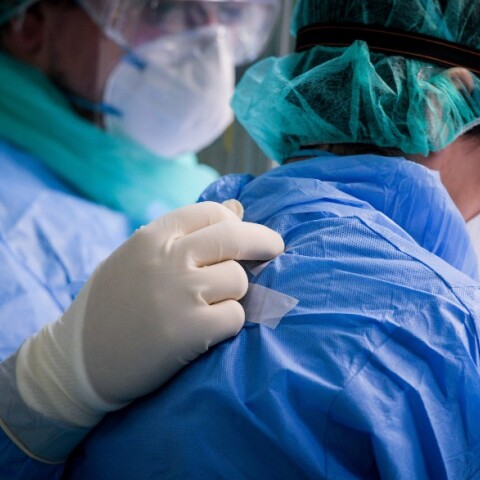 Ιατρικό προσωπικό στη μάχη κόντρα στον κορωνοϊό στα ελληνικά νοσοκομεία