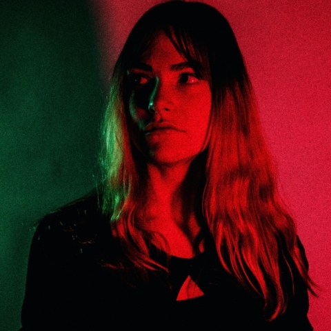 Γυναίκα με μαύρη μπλούζα