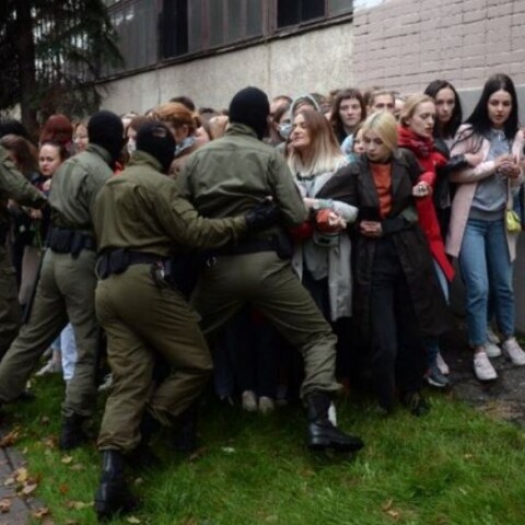 Βίαιες συλλήψεις διαδηλωτών στο Μινσκ