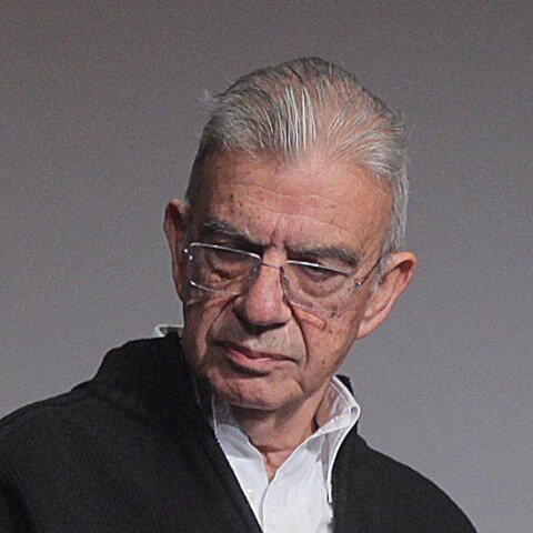 Mένης Κουμανταρέας 