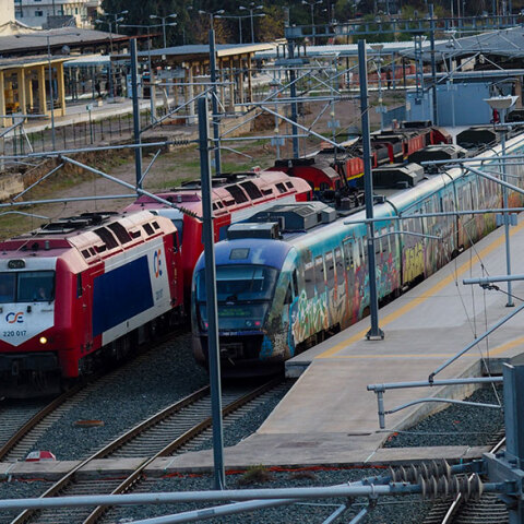 Προαστιακός (ΦΩΤΟ ΑΡΧΕΙΟΥ) - Νεκρή η ηλικιωμένη που παρασύρθηκε από συρμό στα Σεπόλια