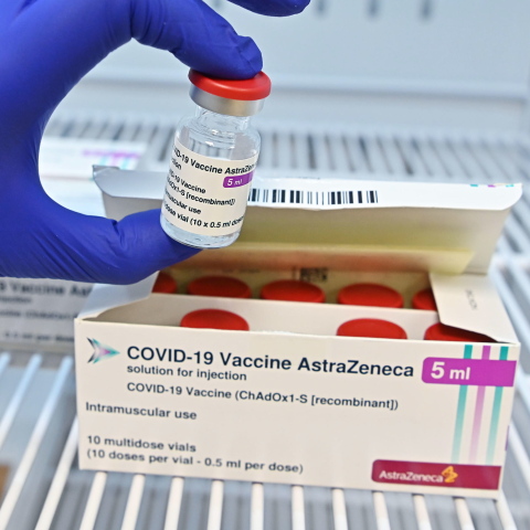 Koρωνοϊός: Η Δανία ανέφερε δύο περιστατικά θρομβώσεων μετά το εμβόλιο της AstraZeneca, απεβίωσε ο ένας από τους ασθενείς