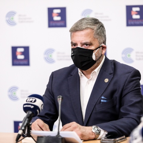 Ο πρόεδρος του Ιατρικού Συλλόγου Αθηνών, Γιώργος Πατούλης, απαντά στα σενάρια επιστράτευσης γιατρών με κάλεσμα συσπείρωσης ενάντια στην απειλή της πανδημίας