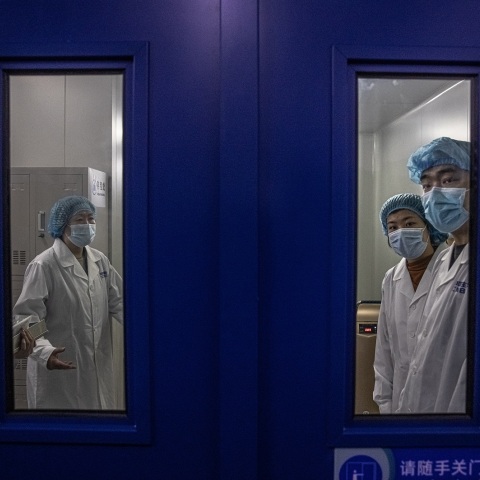 Εργαζόμενη σε νοσοκομείο που είχε λάβει και τις δύο δόσεις εμβολίου ήταν το πρώτο κρούσμα εγχώριας μετάδοσης κορωνοϊού στην Κίνα από τον Φεβρουάριο