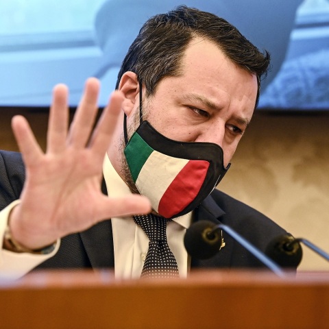 Η εισαγγελία του Παλέρμο της Σικελίας ζήτησε σήμερα την παραπομπή σε δίκη του γραμματέα της Λέγκα, Ματέο Σαλβίνι, για στέρηση ατομικής ελευθερίας σε μετανάστες. 