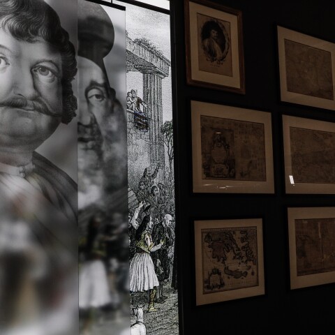 Προετοιμασία για την έκθεση για το 1821 στη Βουλή