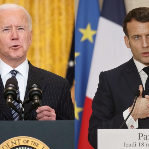 Ο Τζο Μπάιντεν και ο Εμανουέλ Μακρόν