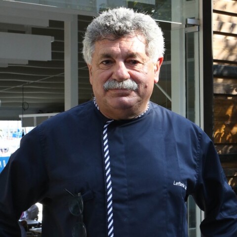 Ο Λευτέρης Λαζάρου