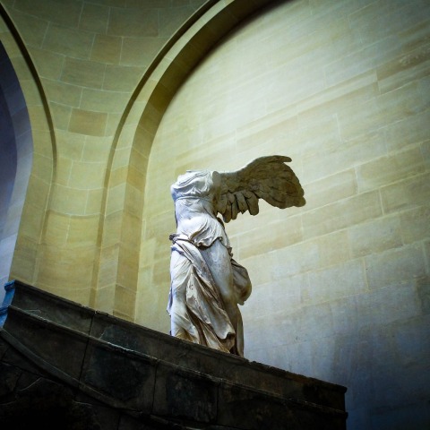 Το άγαλμα Η Νίκη Της Σαμοθράκης στο Μουσείο του Λούβρου