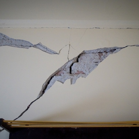 Ρωγμή σε κτίριο (φωτογραφία αρχείου)