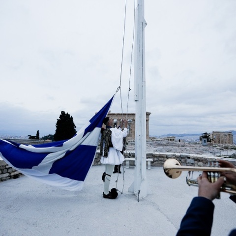 Έπαρση σημαίας στην Ακρόπολη