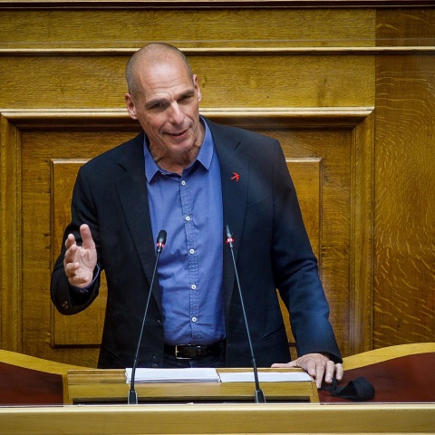 Ο Γιάνης Βαρουφάκης στο βήμα της Βουλής