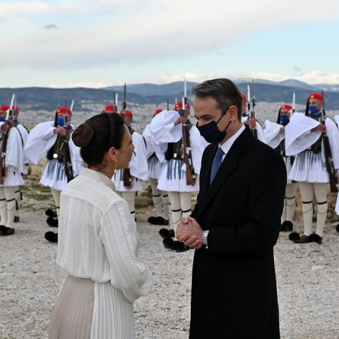 Τελετή έπαρσης της σημαίας στον Ιερό Βράχο της Ακρόπολης