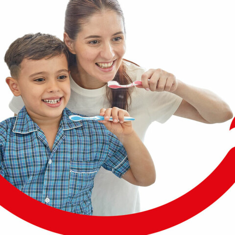 Όλο και λιγότερα άτομα βουρτσίζουν τα δόντια τους δύο φορές την ημέρα