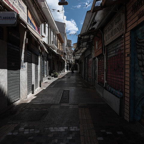 Αθήνα: Κλειστά μαγαζιά καθώς συνεχίζεται το lockdown για τον κορωνοϊό