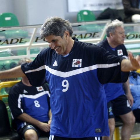 Ο παλαίμαχος μπασκετμπολίστας, Τάκης Κορωναίος