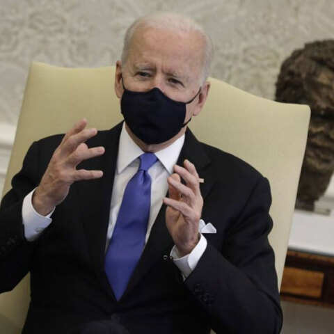 Ο Αμερικανός πρόεδρος Τζο Μπάιντεν με μάσκα για τον κορωνοϊό