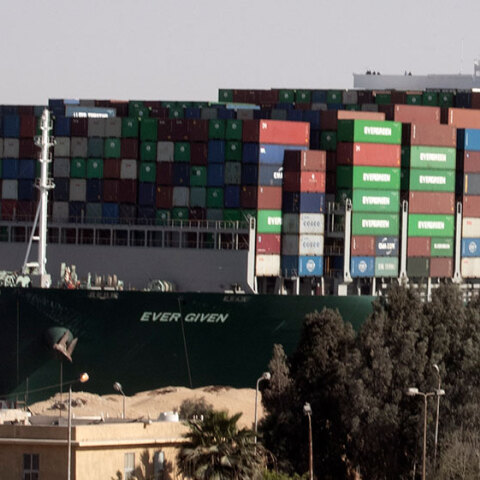 To «Ever Given» κόλλησε στη Διώρυγα του Σουέζ για σχεδόν μια εβδομάδα